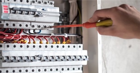 Lắp đặt hệ thống điện